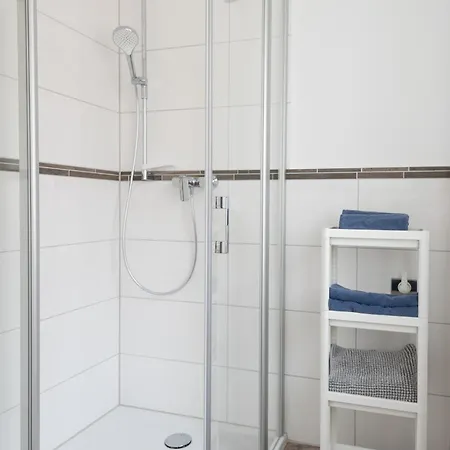 Monteurhus * Φέμαρν